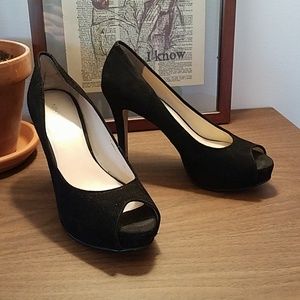 Suede peep toe platform pumps